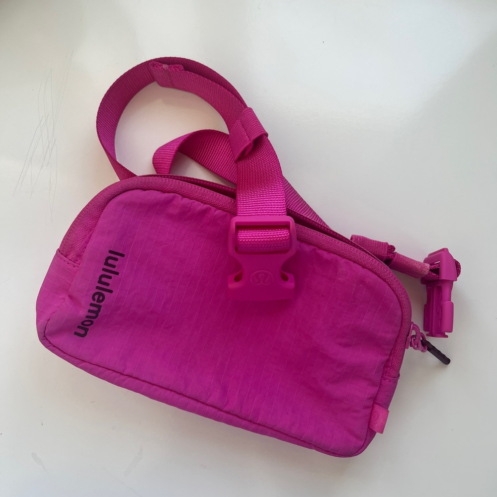 Lululemon mini belt bag - sonic pink